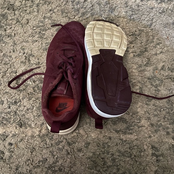 Women's Nike Air Max Motion Athletic Shoes - Picture 3 of 3